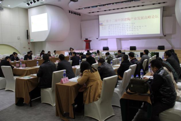 图2、各企业策划精英在会场听取论坛报告.jpg