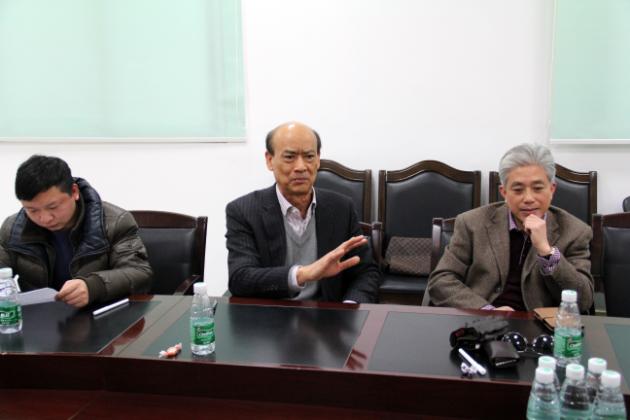 图3、企业副总欧家瑞（中）肯定宏陶举办优秀专卖店评比五年来所取得的成绩，右一为企业市场总监王勇.jpg