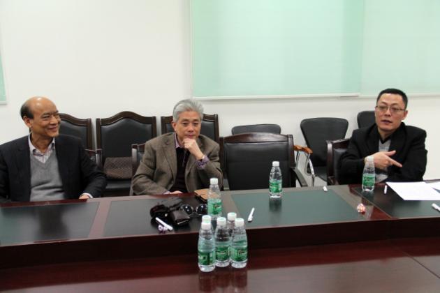 图4、宏陶抛光砖销售副总张彦（右一）在会上提出建议.jpg
